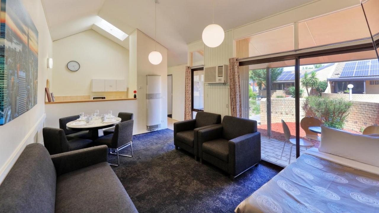 Executive Hideaway Aparthotel เบแนลลา ภายนอก รูปภาพ
