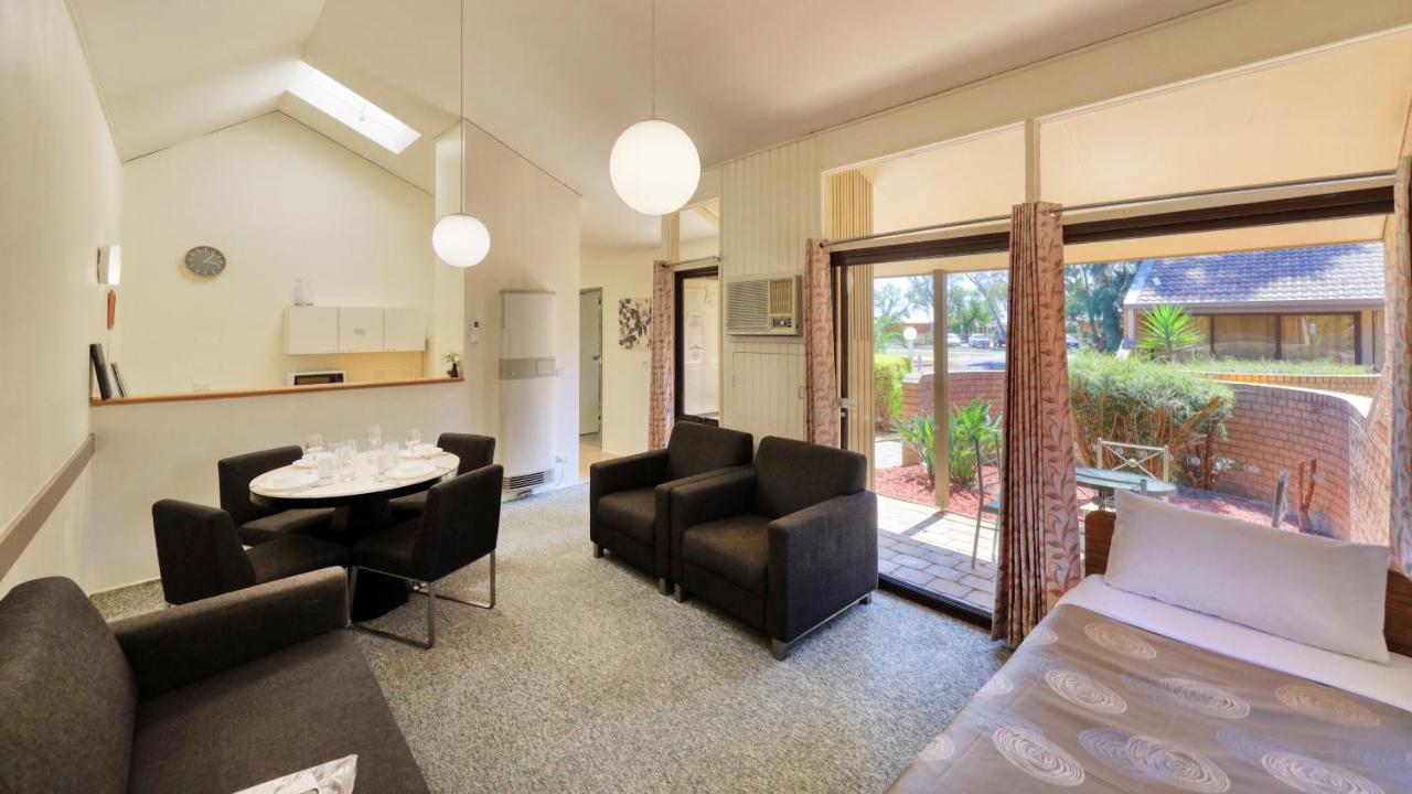 Executive Hideaway Aparthotel เบแนลลา ภายนอก รูปภาพ