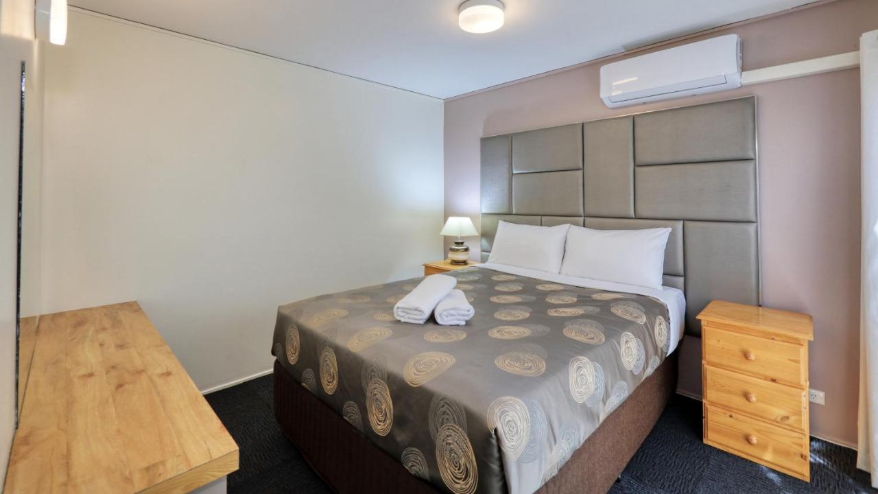 Executive Hideaway Aparthotel เบแนลลา ภายนอก รูปภาพ